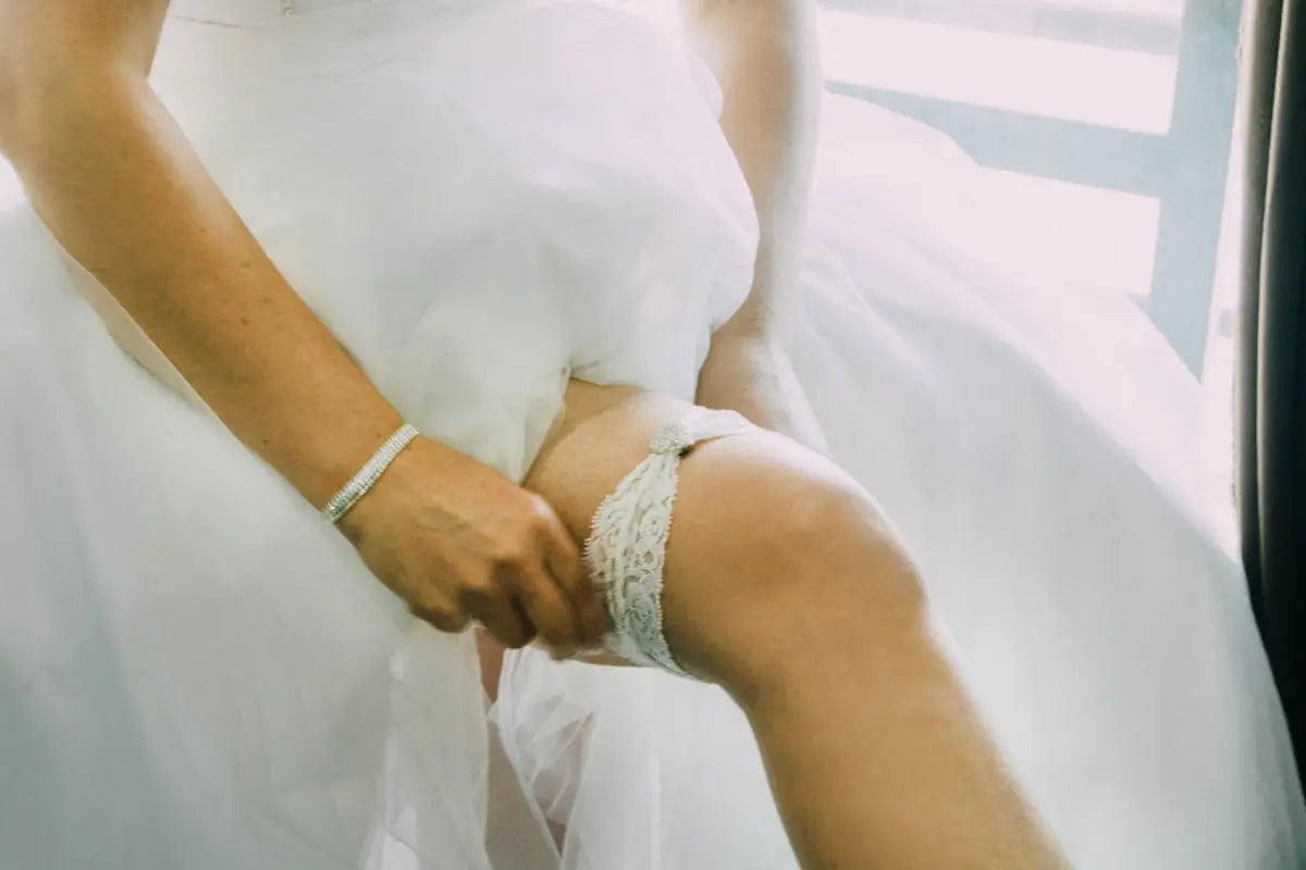 12 Sexy Outfits That Pair Perfectly with a Garter Band